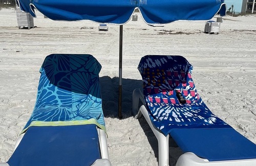 Panama City Beach Apartment | Renovated 2022 Oceanfront Studio TOG BEACHCHAIRS UMBRELLA thru October