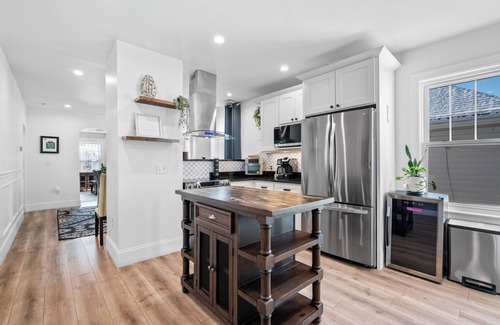 Roslindale House | Renovated 2nd-Floor Home |