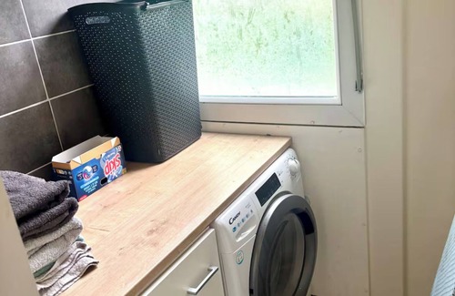 Troyes Apartment | Renovated 3-bedroom apartment near UTT