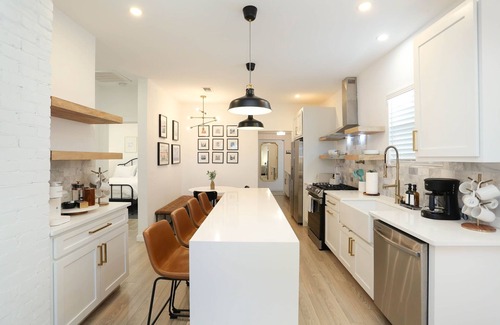 Westfort House | Renovated 4BR & 3Bath Sleeps 11, Hot Tub, Mini Golf, 0.5 mi to Pearl