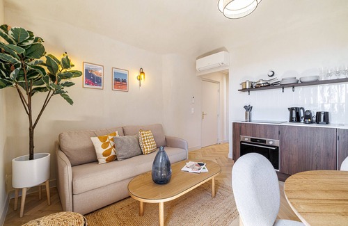 Lazaret Apartment | Renovated Apartment – Air-Conditioned – 2 En-Suite Bedrooms
