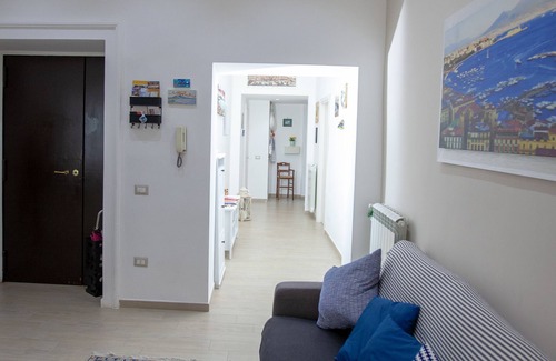 Naples City Centre House | Renovated apartment in the Garibaldi Central Station area.