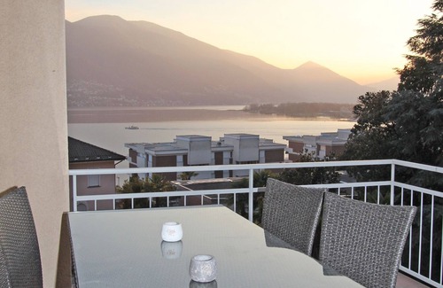 Muralto Apartment | Renovated apartment with a beautiful view in a central location