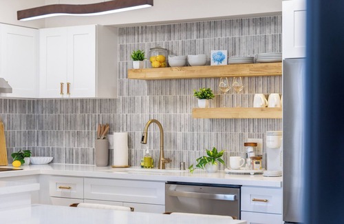 Waikiki Condo | Renovated Boutique-Style Ocean View Condo w/Parking - Secret Door Surprise!