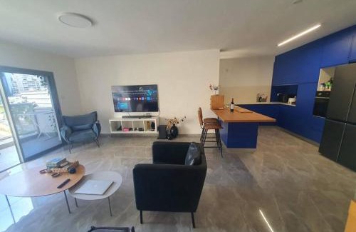 Tel Aviv Apartment | Renovated central 3 bedroom apt with great terrace and Bomb Shelter
