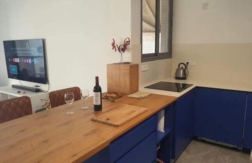 Tel Aviv Apartment | Renovated central 3 bedroom apt with great terrace and Bomb Shelter