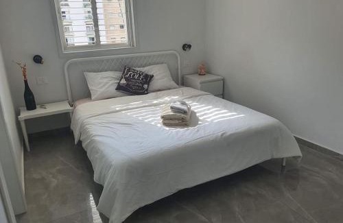 Tel Aviv Apartment | Renovated central 3 bedroom apt with great terrace and Bomb Shelter
