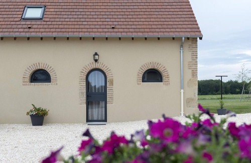 Chapeau Cottage | Renovated cottage in Chapeau with wifi, terrace and parking