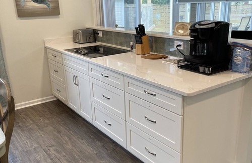 Emerald Isle House | Renovated Cottage with Private Free Oceanfront Parking and Outdoor Shower