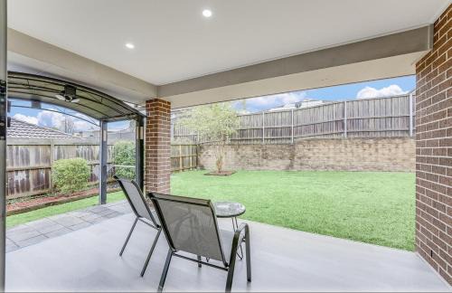 Glenmore Park House | Renovated Cozy Family house - Wi-Fi, Parking