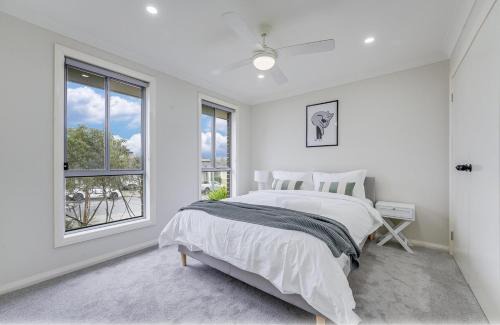 Glenmore Park House | Renovated Cozy Family house - Wi-Fi, Parking