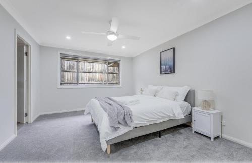 Glenmore Park House | Renovated Cozy Family house - Wi-Fi, Parking