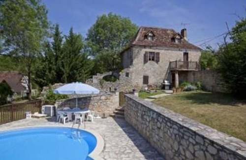 Queyssac-les-Vignes Cottage | Renovated farmhouse with heated pool