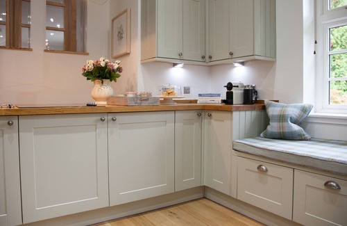 Dunblane Cottage | Renovated gatekeepers cottage situated in peaceful, private gardens