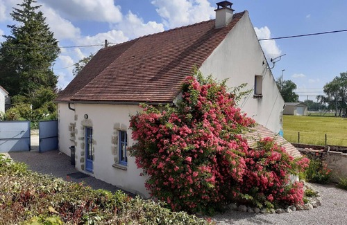 Louchy-Montfand Cottage | Renovated harvest house with WIFI and pets allowed