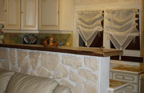 Monetay-sur-Allier Cottage | Renovated house by the Allier River with garden and fireplace