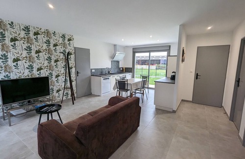 Epieds-en-Beauce Cottage | Renovated house with garden and parking, near Orleans, pet-friendly