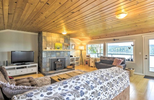 Kingston House | Renovated Kingston Home: Game Room & Deck!