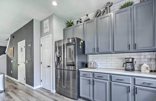 Crestwynd Bay House | Renovated Kissimmee Townhome: 5 Mi to Disney!