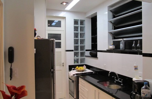 Copacabana Apartment | RENOVATED LUXURY PROMOTION NEAR THE BEACH 2 BEDROOMS/1 SUITE WI-FI 24-HOUR SECURITY