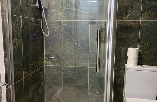 Harehills Apartment | Renovated Modern Apartment Sleeps 3 in Leeds