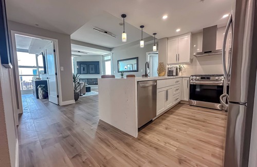 Little Italy Condo | Renovated Ocean, Bay and City View-2 Bed, 2 Bath Condo in Little Italy