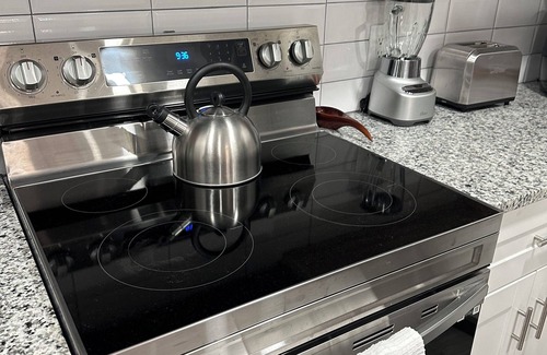 Carrollton House | Renovated retreat 5 minutes or less from hospitals, highways, & foodie markets!