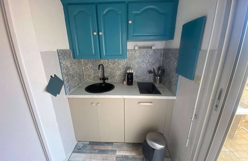 Marseillan Plage Apartment | Renovated Studio Cabin Mezzanine with Terrace, Parking & Pets Allowed – Sleeps 4