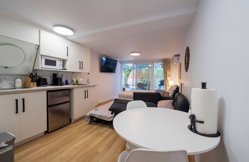 Cote-Des-Neiges—Notre-Dame-De-Grace Apartment | Renovated Studio w/Parking | Queen Bed + Sofa Bed