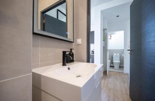 Montrouge Apartment | Renovated Studio walking distance to Paris