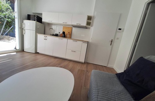Cauderan Apartment | Renovated T2 apartment with garden, garage, close to center, easy access.