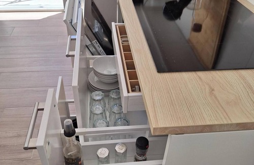 Cauderan Apartment | Renovated T2 apartment with garden, garage, close to center, easy access.