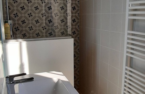 Charlier - Valvert Bed & Breakfast | Rent house 4 bedrooms - sleeps 8 + view and swimming pool - 10mn from Lyon