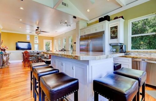 Los Gatos Villa | Rent the Bedroom Suite #4 for one person sharing the Villa with three housemates