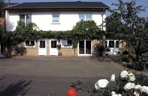 Brauneberg Apartment | Rental-Classic-Private Bathroom-mit Moselblick 2