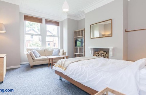 Chorlton-cum-Hardy Apartment | Rentalshosted Chorlton