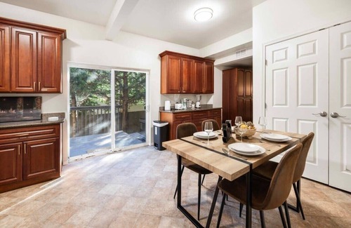 Renton House | Renton Luxury & Spacious Daylight Basement|The Landing