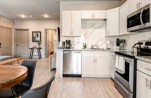 Bammel Apartment | Resheda - E5 · CozyCypress 2/2 Apt, Full Kitch, W/D, FreeParking!