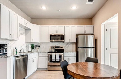 Bammel Apartment | Resheda - E5 · CozyCypress 2/2 Apt, Full Kitch, W/D, FreeParking!