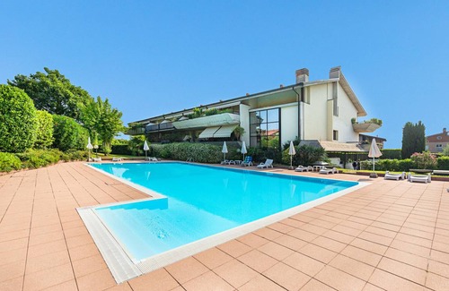 Desenzano del Garda Apartment | Residence Villa Giulia 5/03 with pool by Wonderful Italy