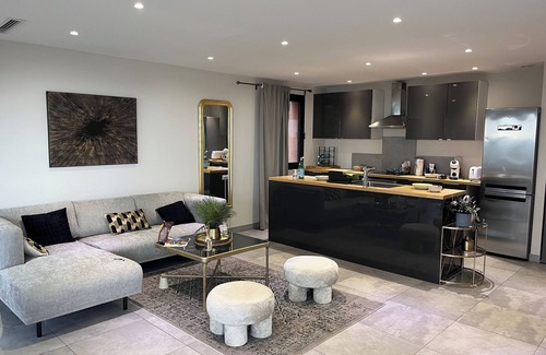 Theoule-sur-Mer Apartment | Residence Arc-en-Ciel 5 Star App. A modern with stunning Sea Views and Pool