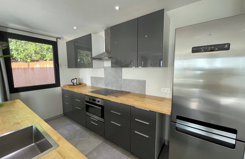 Theoule-sur-Mer Apartment | Residence Arc-en-Ciel 5 Star App. A modern with stunning Sea Views and Pool