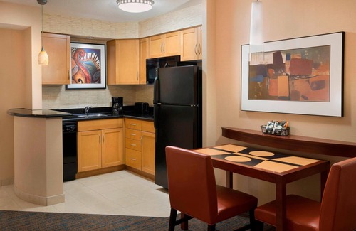 Toronto Entertainment District Hotel | Residence Inn by Marriott Toronto Downtown/Entertainment District