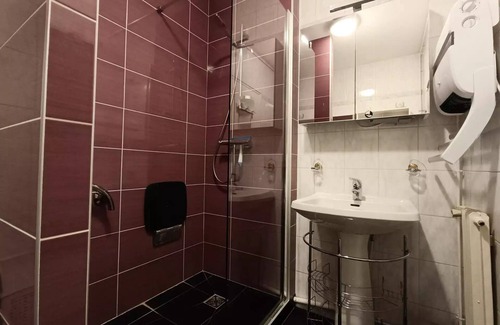 Aix-les-Bains City Center Apartment | Residence L'eden - 2 Rooms for 3 People