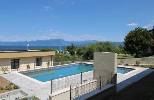 Lazise Villa | Residence Le Terrazze - Your Green Holiday - Vista Lago, Montagne e Piscina