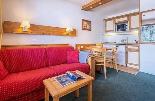 Meribel Centre Apartment | Residence Pierre & Vacances Le Peillon - Studio for 4 people - 1 sleeping area - Valley view