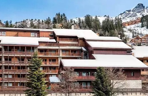 Meribel Centre Apartment | Residence Pierre & Vacances Le Peillon - Studio for 4 people - 1 sleeping area - Valley view