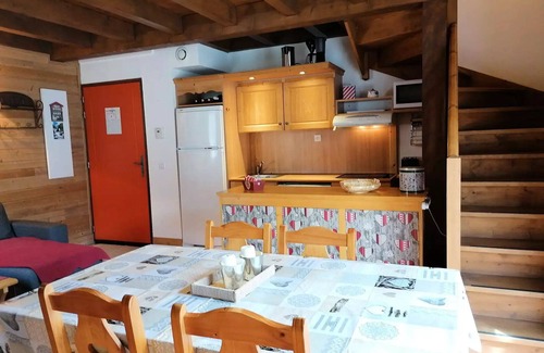 Pra Loup Ski Chalet | Residence Pra Roustan - Warm and charming 1/2 chalet for 6 with south facing terrace