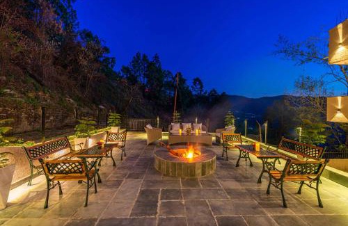 Chail Villa | Residences By Tarika by VEO - Luxury 7BR 4BR & 3BR in Chail with Bonfire & Hillview