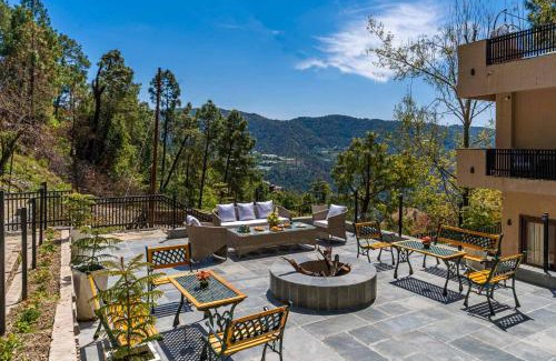 Chail Villa | Residences By Tarika by VEO - Luxury 7BR 4BR & 3BR in Chail with Bonfire & Hillview